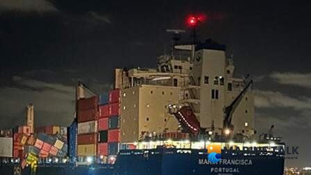 Update: Ship Takes Refuge in Spain After Container Stacks Collapse in Storm