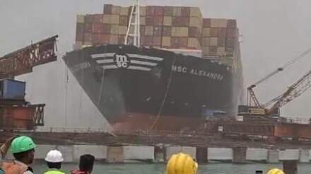 Update: Video: MSC Container Ship Hits New Pier at Mundra Port
